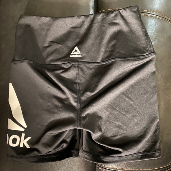 Workout shorts - Picture 2 of 4